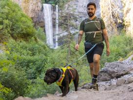 Ruffwear Stash Bag Plus™ Bauchtasche für Umhängeleine Basalt Gray 9